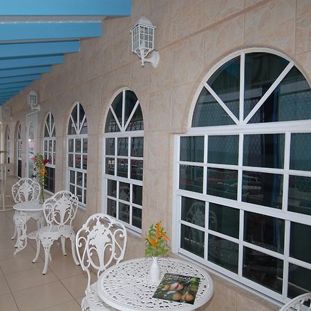 Deyna'S City Inn St. George's Exterior foto